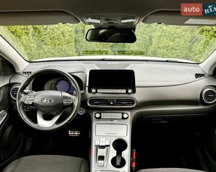 Белый Хендай Kona, объемом двигателя 0 л и пробегом 70 тыс. км за 17700 $, фото 28 на Automoto.ua