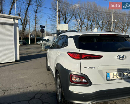 Белый Хендай Kona, объемом двигателя 0 л и пробегом 109 тыс. км за 16396 $, фото 4 на Automoto.ua