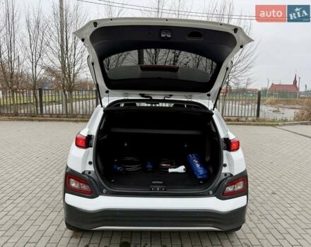 Белый Хендай Kona, объемом двигателя 0 л и пробегом 115 тыс. км за 17250 $, фото 98 на Automoto.ua