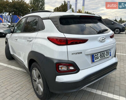 Хендай Kona 2020 в Днепре (Днепропетровске) на Automoto.ua Белый Хендай Kona, объемом двигателя 0 л и пробегом 57 тыс. км за 14900 $, фото 4 на Automoto.ua