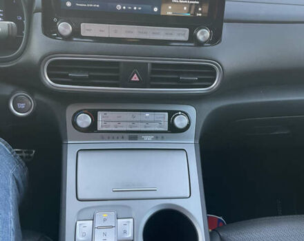 Белый Хендай Kona, объемом двигателя 0 л и пробегом 112 тыс. км за 18000 $, фото 10 на Automoto.ua