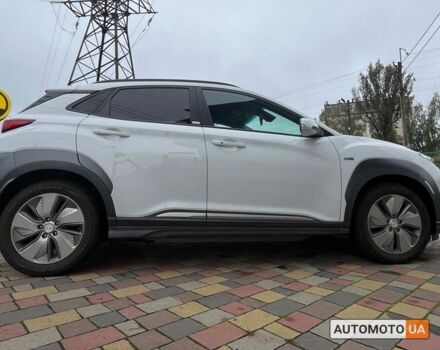 Білий Хендай Kona, об'ємом двигуна 39 л та пробігом 46 тис. км за 16999 $, фото 7 на Automoto.ua