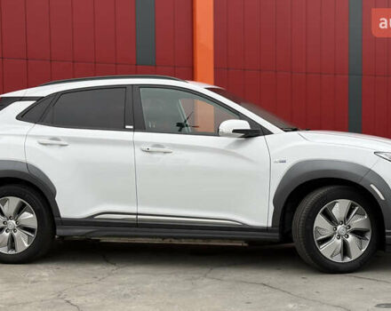 Белый Хендай Kona, объемом двигателя 0 л и пробегом 70 тыс. км за 16950 $, фото 9 на Automoto.ua
