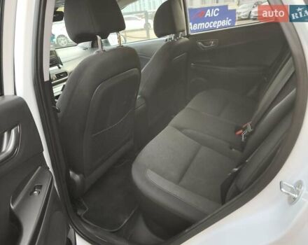 Белый Хендай Kona, объемом двигателя 0 л и пробегом 129 тыс. км за 17777 $, фото 31 на Automoto.ua