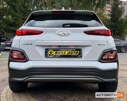 Белый Хендай Kona, объемом двигателя 64 л и пробегом 32 тыс. км за 22999 $, фото 5 на Automoto.ua