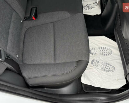 Белый Хендай Kona, объемом двигателя 0 л и пробегом 70 тыс. км за 16950 $, фото 51 на Automoto.ua