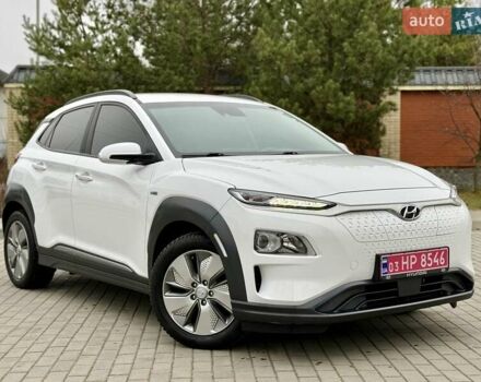 Белый Хендай Kona, объемом двигателя 0 л и пробегом 115 тыс. км за 17250 $, фото 1 на Automoto.ua