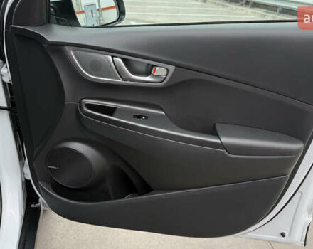 Белый Хендай Kona, объемом двигателя 0 л и пробегом 70 тыс. км за 16950 $, фото 54 на Automoto.ua