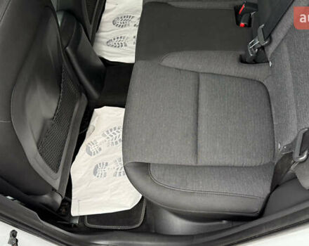 Белый Хендай Kona, объемом двигателя 0 л и пробегом 70 тыс. км за 16950 $, фото 43 на Automoto.ua