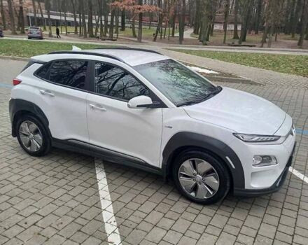 Білий Хендай Kona, об'ємом двигуна 0 л та пробігом 93 тис. км за 18950 $, фото 58 на Automoto.ua