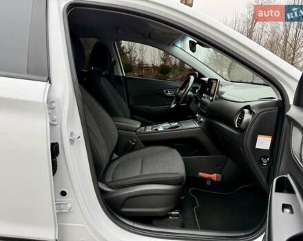 Белый Хендай Kona, объемом двигателя 0 л и пробегом 115 тыс. км за 17250 $, фото 73 на Automoto.ua