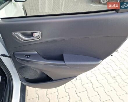 Белый Хендай Kona, объемом двигателя 0 л и пробегом 70 тыс. км за 16500 $, фото 39 на Automoto.ua