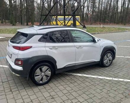 Білий Хендай Kona, об'ємом двигуна 0 л та пробігом 93 тис. км за 18950 $, фото 60 на Automoto.ua