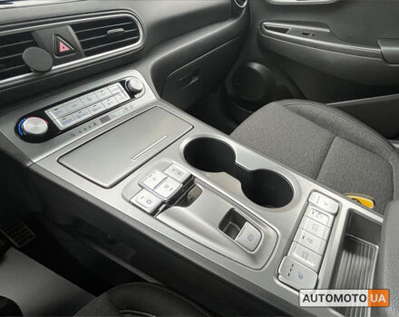 Білий Хендай Kona, об'ємом двигуна 39 л та пробігом 46 тис. км за 16999 $, фото 22 на Automoto.ua