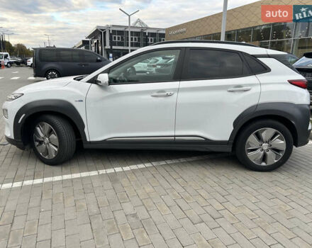 Хендай Kona 2020 в Днепре (Днепропетровске) на Automoto.ua Белый Хендай Kona, объемом двигателя 0 л и пробегом 57 тыс. км за 14900 $, фото 5 на Automoto.ua