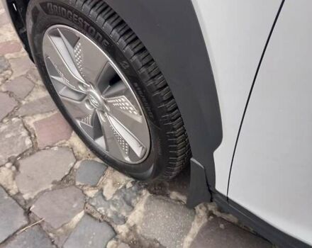 Білий Хендай Kona, об'ємом двигуна 0 л та пробігом 93 тис. км за 18950 $, фото 5 на Automoto.ua