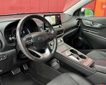 Белый Хендай Kona, объемом двигателя 0 л и пробегом 70 тыс. км за 16950 $, фото 24 на Automoto.ua