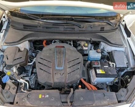 Белый Хендай Kona, объемом двигателя 0 л и пробегом 98 тыс. км за 19000 $, фото 6 на Automoto.ua