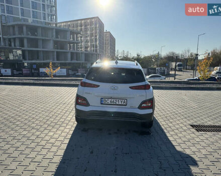 Білий Хендай Kona, об'ємом двигуна 0 л та пробігом 64 тис. км за 17500 $, фото 5 на Automoto.ua