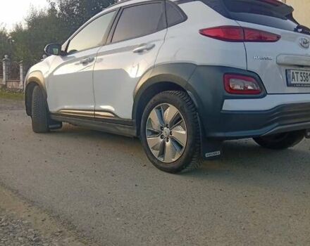 Белый Хендай Kona, объемом двигателя 0 л и пробегом 98 тыс. км за 17900 $, фото 5 на Automoto.ua