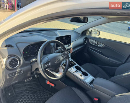 Білий Хендай Kona, об'ємом двигуна 0 л та пробігом 64 тис. км за 17500 $, фото 6 на Automoto.ua