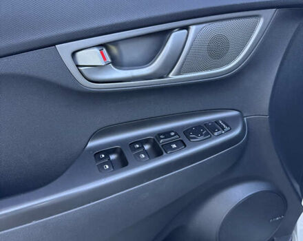 Білий Хендай Kona, об'ємом двигуна 0 л та пробігом 92 тис. км за 17200 $, фото 3 на Automoto.ua