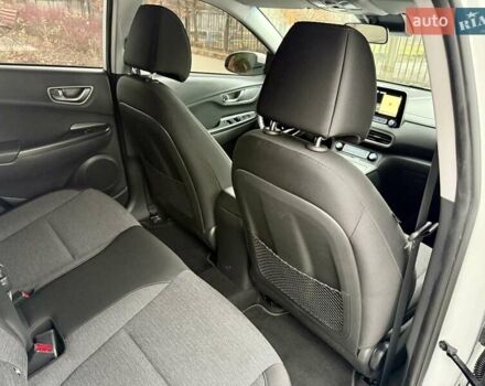 Белый Хендай Kona, объемом двигателя 0 л и пробегом 115 тыс. км за 17250 $, фото 87 на Automoto.ua