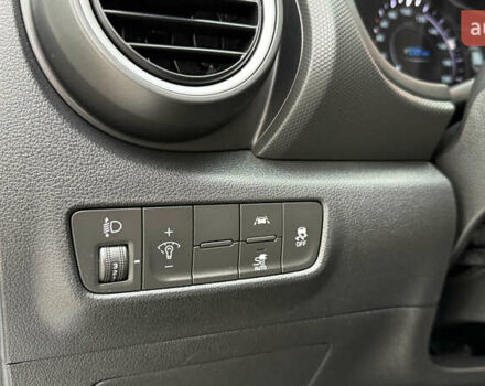 Белый Хендай Kona, объемом двигателя 0 л и пробегом 70 тыс. км за 16950 $, фото 25 на Automoto.ua