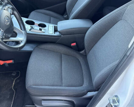 Білий Хендай Kona, об'ємом двигуна 0 л та пробігом 92 тис. км за 17200 $, фото 4 на Automoto.ua
