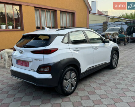 Білий Хендай Kona, об'ємом двигуна 0 л та пробігом 77 тис. км за 15499 $, фото 5 на Automoto.ua