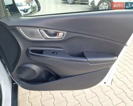 Белый Хендай Kona, объемом двигателя 0 л и пробегом 70 тыс. км за 16500 $, фото 40 на Automoto.ua