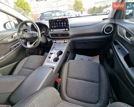 Белый Хендай Kona, объемом двигателя 0 л и пробегом 70 тыс. км за 16500 $, фото 43 на Automoto.ua