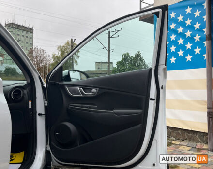 Білий Хендай Kona, об'ємом двигуна 39 л та пробігом 46 тис. км за 16999 $, фото 29 на Automoto.ua