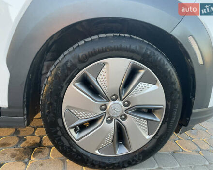 Белый Хендай Kona, объемом двигателя 0 л и пробегом 112 тыс. км за 18000 $, фото 7 на Automoto.ua