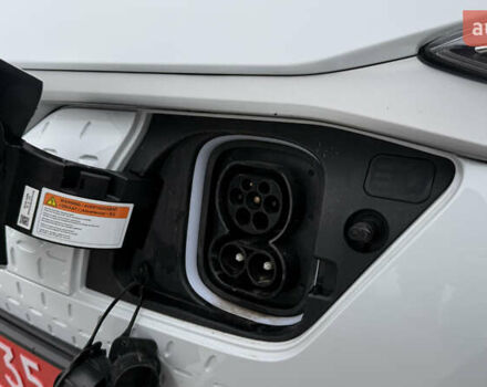 Белый Хендай Kona, объемом двигателя 0 л и пробегом 70 тыс. км за 16950 $, фото 68 на Automoto.ua