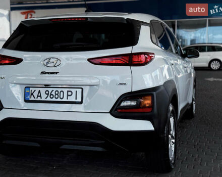 Белый Хендай Kona, объемом двигателя 2 л и пробегом 115 тыс. км за 15700 $, фото 6 на Automoto.ua
