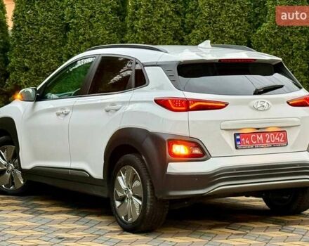 Белый Хендай Kona, объемом двигателя 0 л и пробегом 70 тыс. км за 17700 $, фото 11 на Automoto.ua