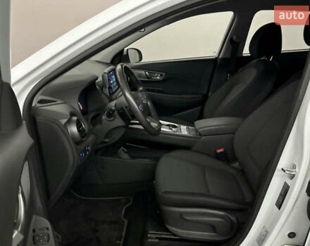 Білий Хендай Kona, об'ємом двигуна 0 л та пробігом 36 тис. км за 14710 $, фото 7 на Automoto.ua