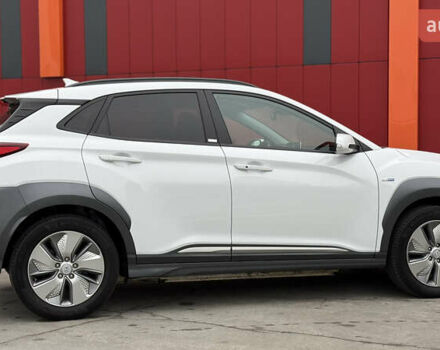 Белый Хендай Kona, объемом двигателя 0 л и пробегом 70 тыс. км за 16950 $, фото 14 на Automoto.ua