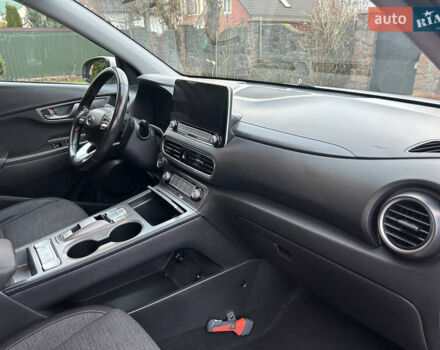 Белый Хендай Kona, объемом двигателя 0 л и пробегом 109 тыс. км за 16396 $, фото 10 на Automoto.ua