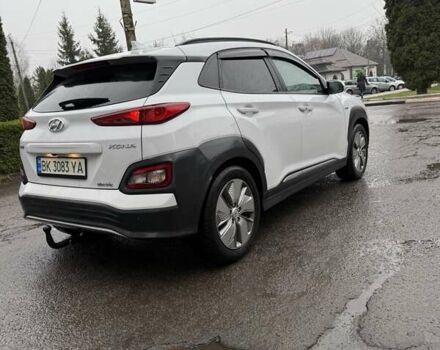 Білий Хендай Kona, об'ємом двигуна 0 л та пробігом 121 тис. км за 17500 $, фото 5 на Automoto.ua
