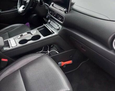 Білий Хендай Kona, об'ємом двигуна 0 л та пробігом 93 тис. км за 18950 $, фото 44 на Automoto.ua