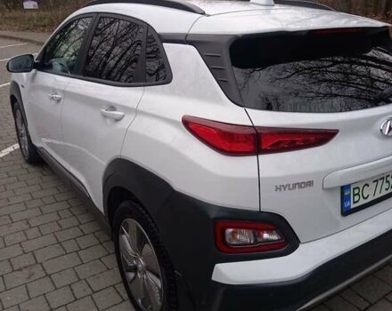 Білий Хендай Kona, об'ємом двигуна 0 л та пробігом 93 тис. км за 18950 $, фото 71 на Automoto.ua
