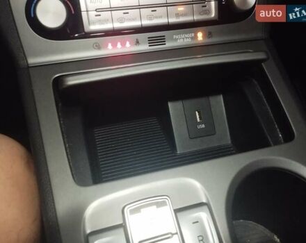 Белый Хендай Kona, объемом двигателя 0 л и пробегом 98 тыс. км за 19000 $, фото 5 на Automoto.ua