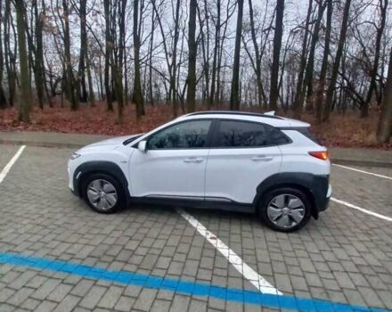 Білий Хендай Kona, об'ємом двигуна 0 л та пробігом 93 тис. км за 18950 $, фото 3 на Automoto.ua