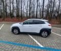 Білий Хендай Kona, об'ємом двигуна 0 л та пробігом 93 тис. км за 18950 $, фото 3 на Automoto.ua