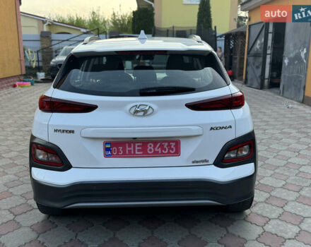 Білий Хендай Kona, об'ємом двигуна 0 л та пробігом 77 тис. км за 15499 $, фото 6 на Automoto.ua
