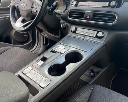 Белый Хендай Kona, объемом двигателя 80 л и пробегом 47 тыс. км за 18000 $, фото 5 на Automoto.ua