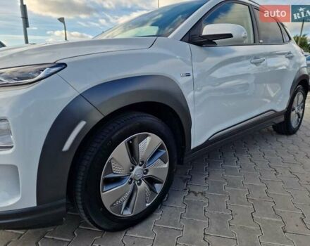 Белый Хендай Kona, объемом двигателя 0 л и пробегом 70 тыс. км за 16500 $, фото 1 на Automoto.ua