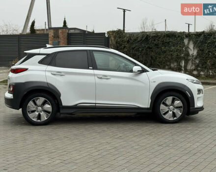Білий Хендай Kona, об'ємом двигуна 0 л та пробігом 82 тис. км за 18500 $, фото 2 на Automoto.ua
